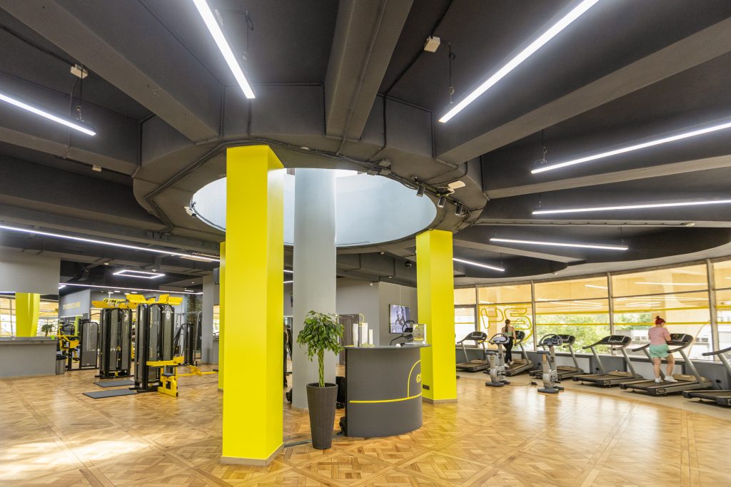 Тренажёрный зал GYM24 на проспекте Машерова, общий вид