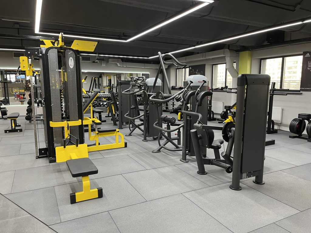 Зона блочных тренажеров Пушскинская gym24