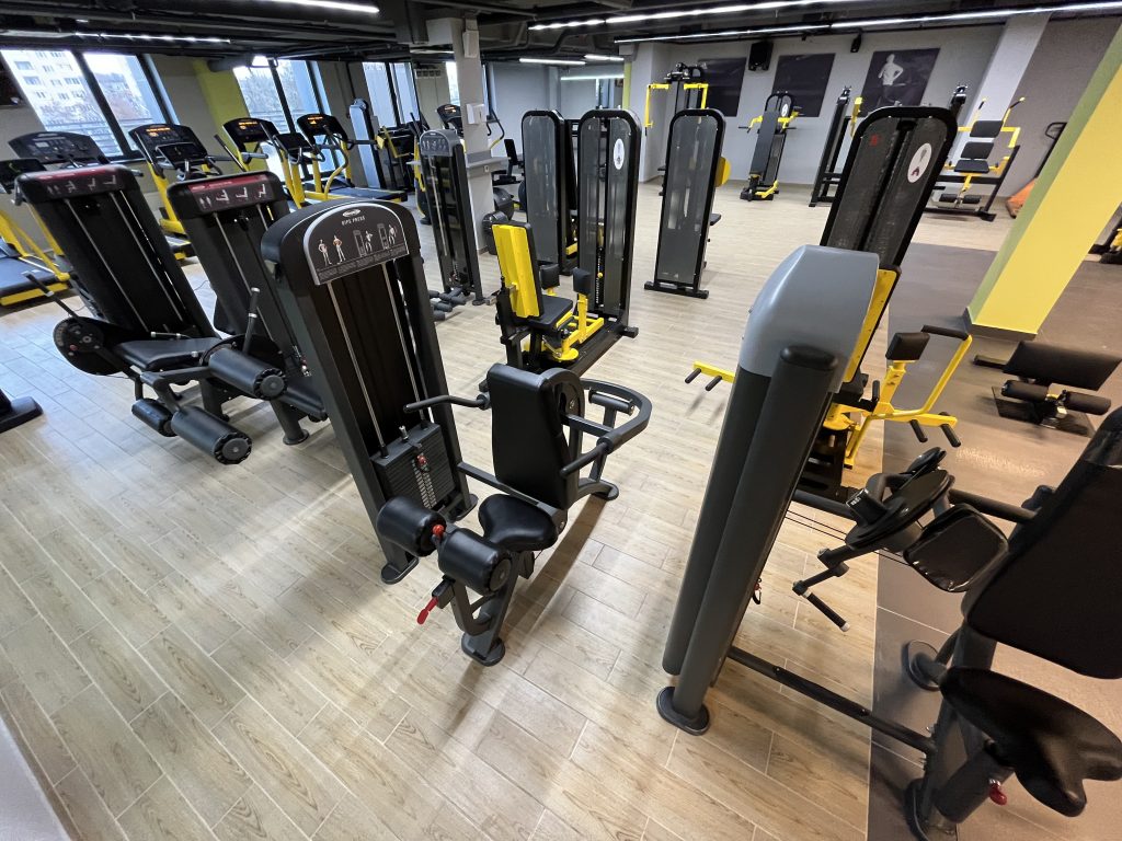 Зона блочных тренажёров в клубе GYM24, ТЦ «Орбита Молл»