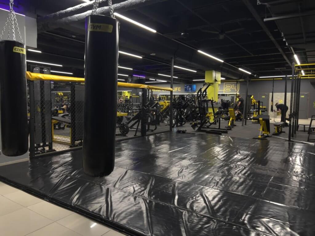 Зона единоборств с боксёрской грушей в GYM24 Михалово