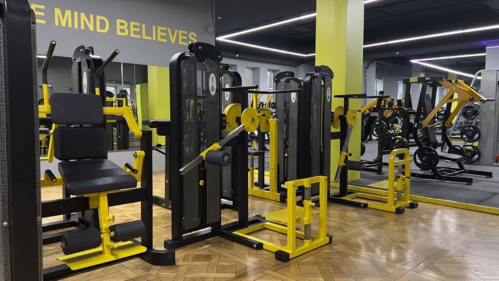 Зона блочных тренажёров в клубе GYM24 на Машерова