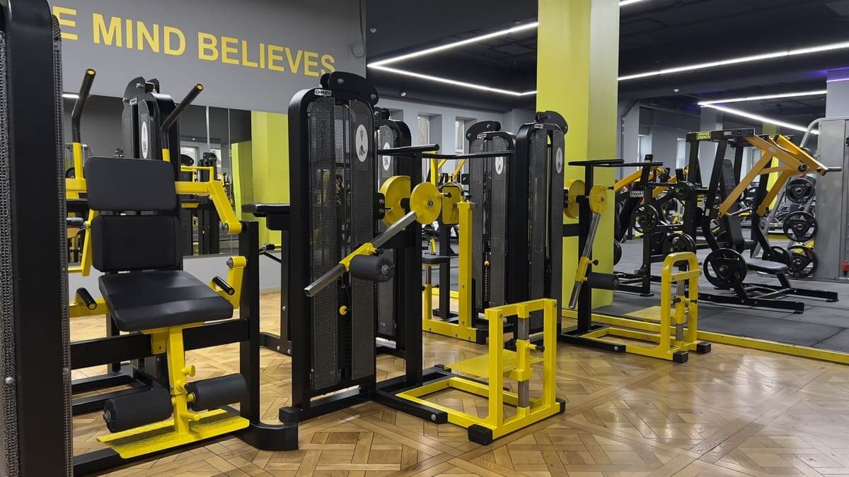 Зона блочных тренажёров в клубе GYM24 на Машерова