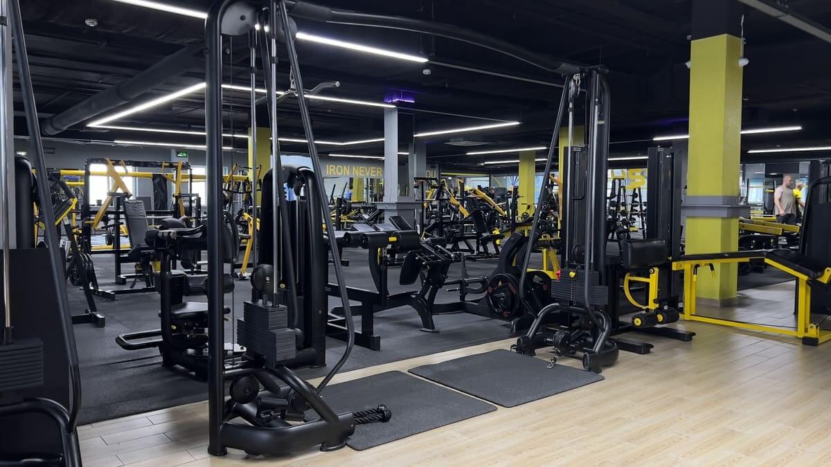 Блочные тренажёры в клубе GYM24